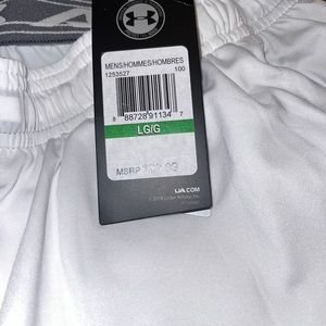 Men’s Under Armour large basketball shorts